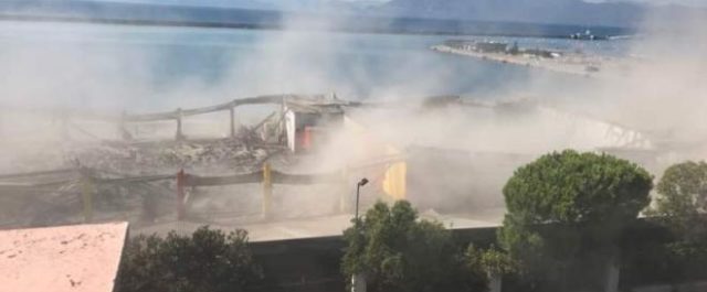 Τραγωδία στην Πάτρα: Κατέρρευσε κτίριο στο λιμάνι, Αλγερινός ο νεκρός [video+ εικόνες]   