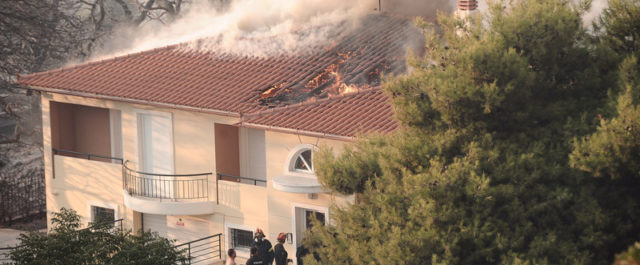 Υπό μερικό έλεγχο η φωτιά στη Θεσσαλονίκη