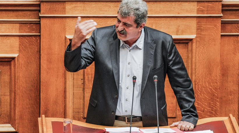 Αγαπημένο λαϊκό τραγούδι αφιέρωσε ο Πολάκης στην αντιπολίτευση! [εικόνες]