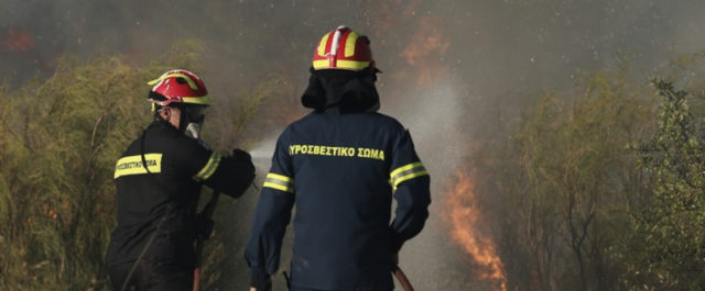 Τι σημαίνει να είσαι πυροσβέστης: λιωμένα κράνη και παλμοί στους 180 [εικόνα]