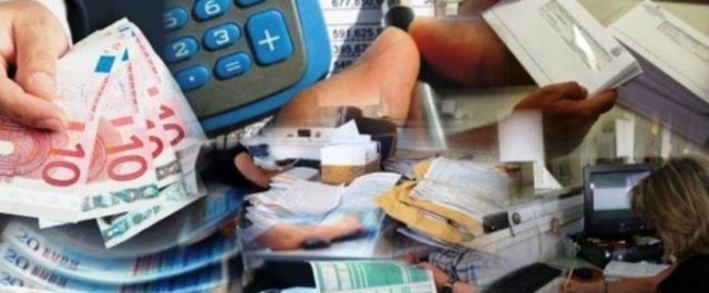 Η ΑΑΔΕ προτρέπει τις εφορίες να μην κατάσχουν για οφειλές κάτω των 500 ευρώ