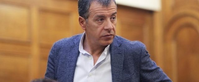 Κεντροαριστερά: Ο Θεοδωράκης ανακοινώνει υποψηφιότητα για το νέο φορέα