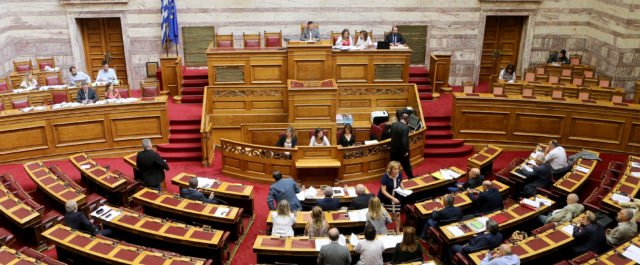 LIVE: Η συζήτηση στη ολομέλεια επί του νομοσχεδίου για τα εργασιακά – Απόψε η ψηφοφορία