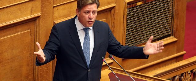 Ο Βαρβιτσιώτης αναπαρήγαγε fake news για νεκρό από τη ρύπανση κατά την ομιλία στη Βουλή – Η απάντηση του υπουργείου