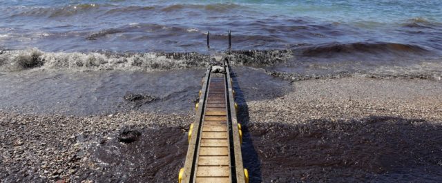 Σε ποιες περιοχές απαγορεύτηκε η κολύμβηση – Επείγουσα υπουργική απόφαση