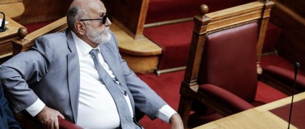 Βουλή: “Φουλ επίθεση” της αντιπολίτευσης κατά Κουρουμπλή