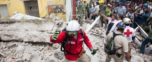 Μεξικό: Αναζητούν επιζώντες στα χαλάσματα- Πάνω από 230 οι νεκροί
