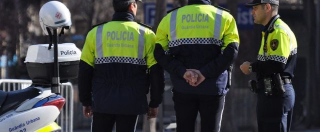 La Vanguardia: Εισβολή της ισπανικής αστυνομίας στο κέντρο τηλεπικοινωνιών της Βαρκελώνης