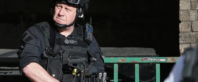 Σε “στρατιωτική ετοιμότητα” το Λονδίνο μετά την επίθεση στο μετρό
