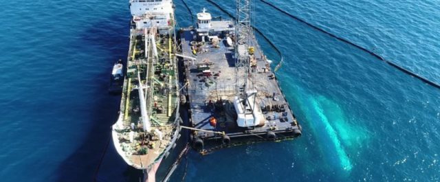 Απίστευτο! Δεν βρίσκουν πλοίο να συνεχίσει την απάντληση