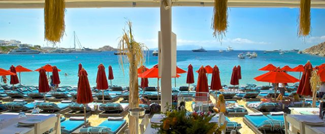 Το ΥΠΟΙΚ ανακάλεσε την παραχώρηση παραλίας της Μυκόνου στο Nammos!