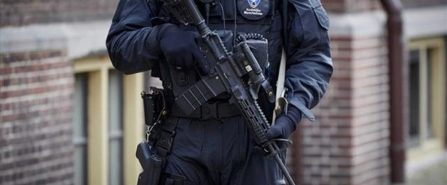 Στο Άμστερνταμ βάζουν γιγάντιες ζαρντινιέρες για να εμποδίσουν χτυπήματα όπως στην Καταλονία