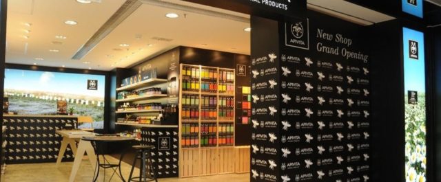 Γιατί ο Τσίπρας αποκάλεσε την Apivita…Μπαρτσελόνα- Το παρασκήνιο και το προφίλ της εταιρείας