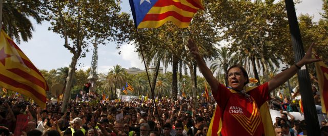 Κλιμακώνει την ένταση ο Ραχόι, στέλνει επιπλέον αστυνομικούς στην Καταλονία!