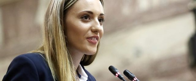 Οργισμένη η Άννα Κορακάκη – Απειλεί με μηνύσεις