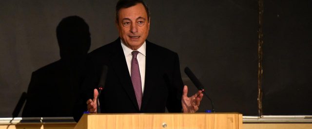 Ντράγκι για να ακούει το ΔΝΤ: “Το 2018 τα στρες τεστ των ελληνικών τραπεζών”