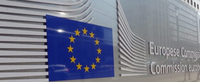 Κομισιόν: Επαρκώς κεφαλαιοποιημένες οι ελληνικές τράπεζες