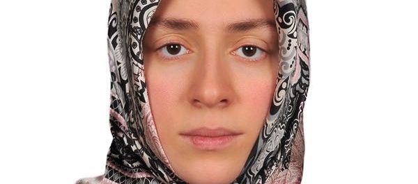 Η απίστευτη ιστορία της Hatice που διώκει ο Ερντογάν- Τι της συμβαίνει στην Ελλάδα [εικόνες]