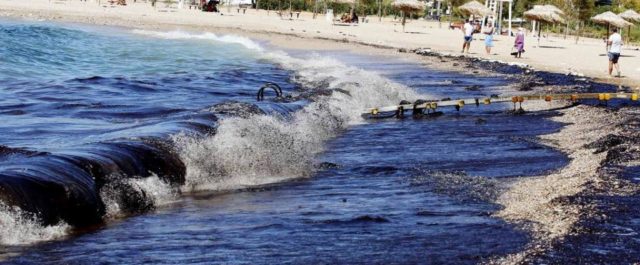 Έρχονται εντάλματα σύλληψης για την οικολογική καταστροφή στον Σαρωνικό