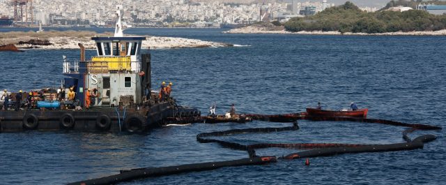 Απαντλήθηκαν τα καύσιμα του “Αγία Ζώνη”