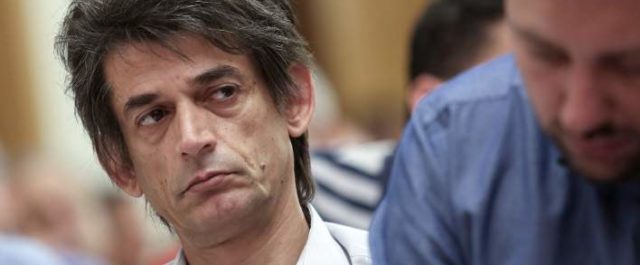 Ο Καρανίκας δεν είναι (μόνο) φίλος, είναι σύμβουλος πρωθυπουργού. Θα το καταλάβει ποτέ;