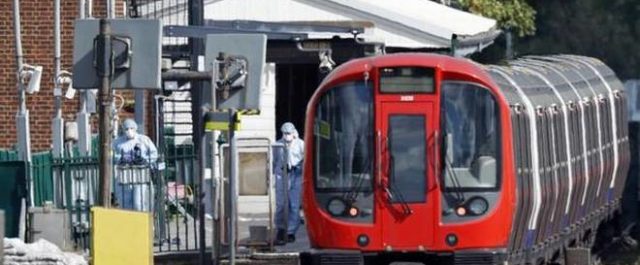 Το ίδιο ζευγάρι Βρετανών μεγάλωσε τους δύο ύποπτους του μετρό του Λονδίνου [εικόνες]