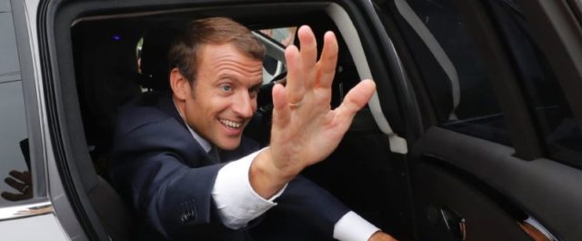 Οι “μπίζνες” Μακρόν στην Αθήνα