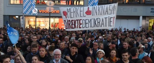 Welt: “Οι ηλικιωμένοι και οι γυναίκες έδωσαν τη νίκη στην Μέρκελ”