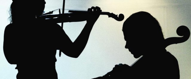 Καθηγητής μουσικής ασελγούσε σε μικρές μαθήτριες του και φωτογράφιζε τις πράξεις του