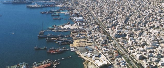 Πέραμα: Ένταση σε αντιφασιστική διαδήλωση- Προκλήσεις χρυσαυγιτών