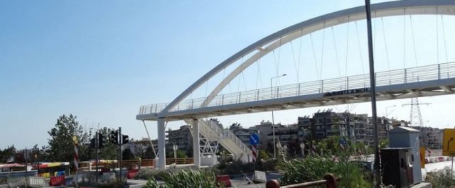 Σοκ στη Θεσσαλονίκη: 22χρονος απαγχονισμένος σε πεζογέφυρα!