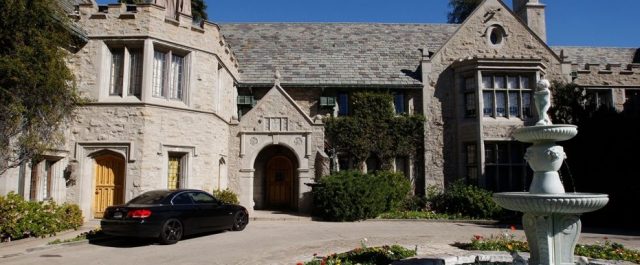 Σε χέρια Ελληνοαμερικανού η θρυλική βίλα του Χιου Χέφνερ! [εικόνες]