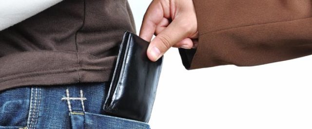 Σπείρα πορτοφολάδων με λεία εκατοντάδες χιλιάδες ευρώ