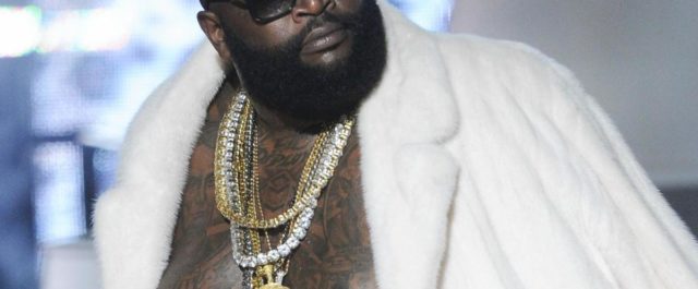 Ρικ Ρος: Ο διάσημος ράπερ που ξεσήκωσε αντιδράσεις με το video clip σε εκκλησία στη Σαντορίνη