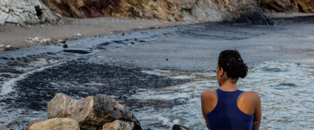 Μαύρη θάλασσα σε Σαλαμίνα- Πειραϊκή, σε απόγνωση οι κάτοικοι (video+ εικόνες)