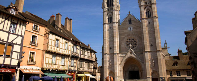 Βουργουνδία: Άνδρας επιτέθηκε σε γυναίκες με σφυρί φωνάζοντας “Αλλάχου Άκμπαρ”