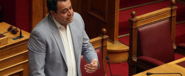 Σαντορινιός: “Αναζητάμε ευθύνες προς πάσα κατεύθυνση για την πετρελαιοκηλίδα”