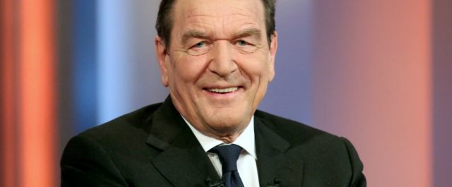 Σρέντερ στο Stern: “Κανένας πρόεδρος της Ρωσίας δεν θα βγάλει την Κριμαία από τη χώρα”