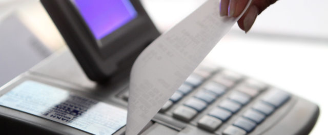 Απίστευτα τεχνάσματα φοροδιαφυγής – Έκοβε αποδείξεις αλλά έκλεβε με πειραγμένη ταμειακή