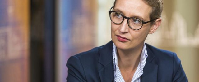 Η ομοφυλόφιλη ηγέτιδα του ομοφοβικού AfD! [εικόνες]