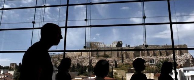 Στα 97 δις οι οφειλές των πολιτών! ΑΔΑΕ: Μόνο το 10% μπορεί να εισπραχθεί!