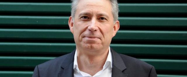 Ο Χρυσόγονος κάνει ψηφοφορία για αποχώρηση από τον ΣΥΡΙΖΑ αλλά παραμένει Ευρωβουλευτής