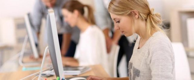 Κάθε εργαζόμενος στον ιδιωτικό τομέα συντηρεί τρεις ανέργους ή δημοσίους υπαλλήλους!