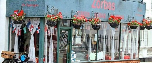 Το ελληνικό εστιατόριο “Ζορμπάς” στο Bayswater ίσως το πιο βρόμικο του Λονδίνου ! [εικόνες]