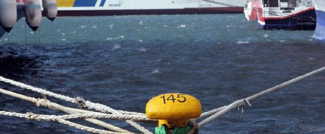 Απαγορεύτηκε ο απόπλους από τα λιμάνια Λαυρίου και Ραφήνας λόγω ισχυρών ανέμων