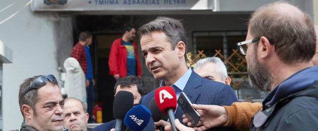 Μητσοτάκης από το ΑΤ Πεύκης: Γιατί ο Τσίπρας δεν αφήνει την αστυνομία να κάνει τη δουλειά της;