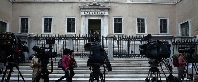 Νέος γύρος σύγκρουσης καναλαρχών με κυβέρνηση