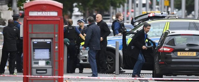 Αυτοκίνητο έπεσε σε πεζούς στο Ν. Κένσιγκτον- Αρκετοί τραυματίες- Κρατείται ο οδηγός