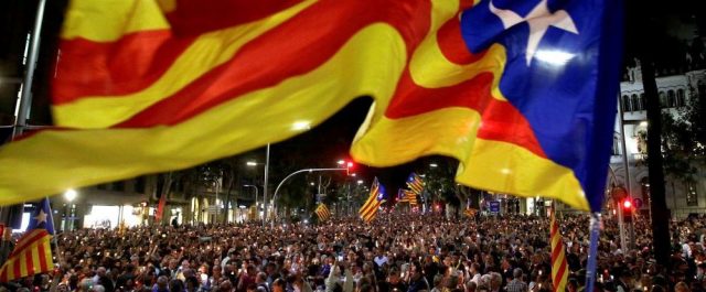 Στην κόψη του ξυραφιού η Καταλονία- Τι σημαίνει η ενεργοποίηση του άρθρου 155