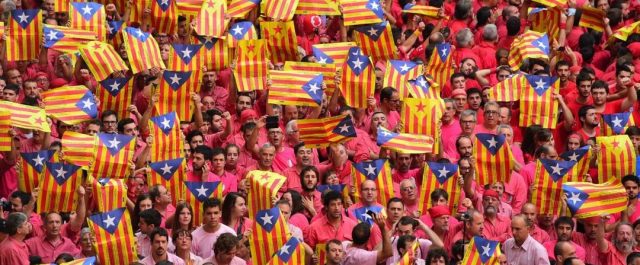 Ογκώδεις διαδηλώσεις στην Καταλονία- Πουτζντεμόν: Θα κηρύξουμε μονομερώς ανεξαρτησία